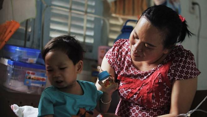 Lam Trường ôm mặt khóc vì người mẹ có con bị suy tủy, ngưng thuốc là qua đời - 2