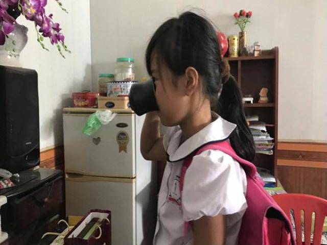 Tin tức 24h: Hành động của mẹ cô giáo phạt HS uống nước lau bảng khiến gia đình bức xúc