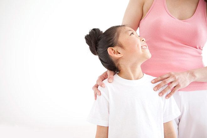 Con có 4 biểu hiện này, chắc chắn về sau bé sẽ rất hiếu thảo - 1
