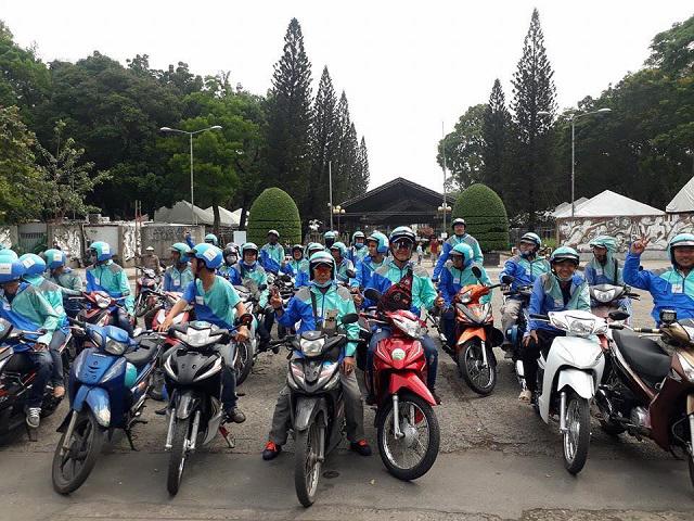 Hàng trăm tài xế tập trung diễu hành khắp đường phố Sài Gòn trong ngày Uber bị xóa sổ - 1