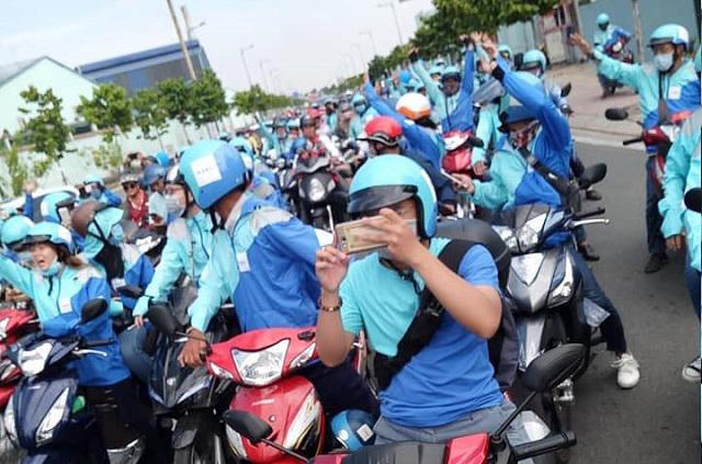 Hàng trăm tài xế tập trung diễu hành khắp đường phố Sài Gòn trong ngày Uber bị xóa sổ - 6