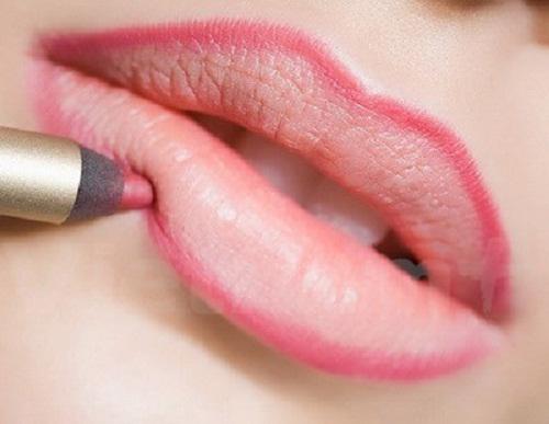 Ăn cả thế giới vẫn giữ được thần thái amp;#34;sang chảnhamp;#34; nhờ mẹo tô son chuẩn không cần chỉnh! - 1