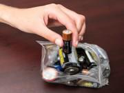 Nhà đẹp - Bỏ ngay thói quen vứt pin đã hết vào thùng rác nếu không muốn hại cả gia đình