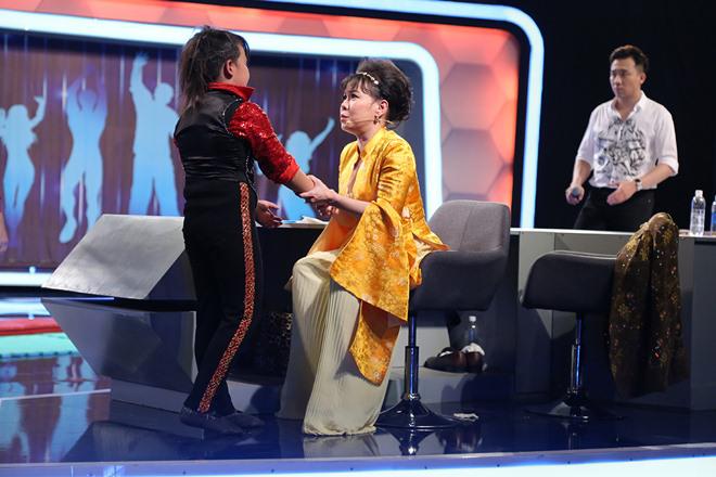 Người bí ẩn 2018: Trấn Thành bị vợ chê body thua xa vận động viên chuyển giới - 10