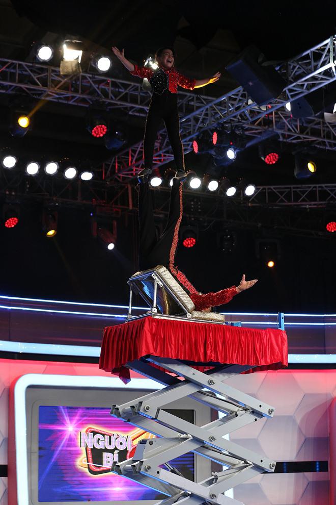 Người bí ẩn 2018: Trấn Thành bị vợ chê body thua xa vận động viên chuyển giới - 11