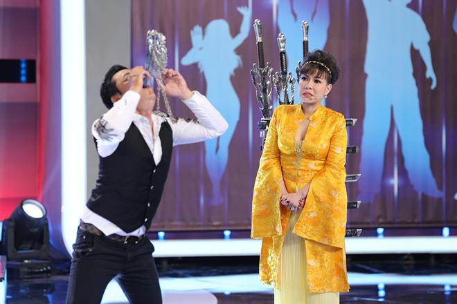 Người bí ẩn 2018: Trấn Thành bị vợ chê body thua xa vận động viên chuyển giới - 6