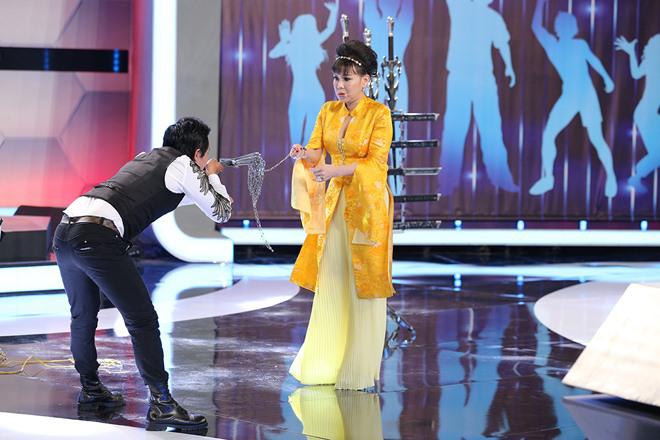 Người bí ẩn 2018: Trấn Thành bị vợ chê body thua xa vận động viên chuyển giới - 7