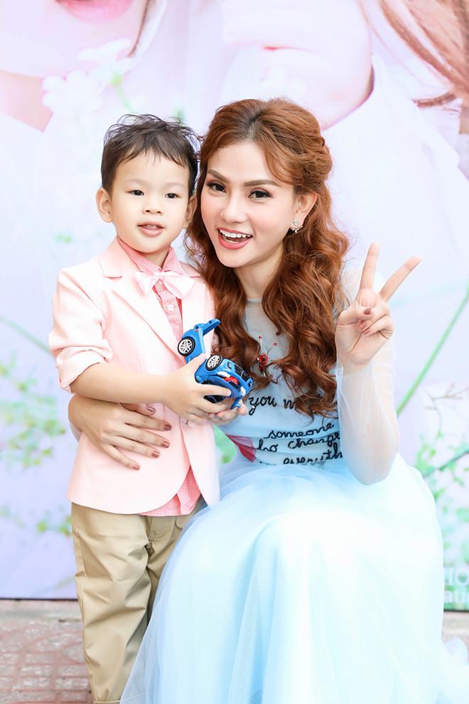 Các mẹ bỉm sữa nhóm Mây Trắng hội ngộ trong tiệc sinh nhật con trai Thu Thủy - 2