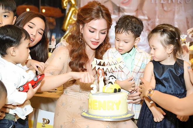Các mẹ bỉm sữa nhóm Mây Trắng hội ngộ trong tiệc sinh nhật con trai Thu Thủy - 9
