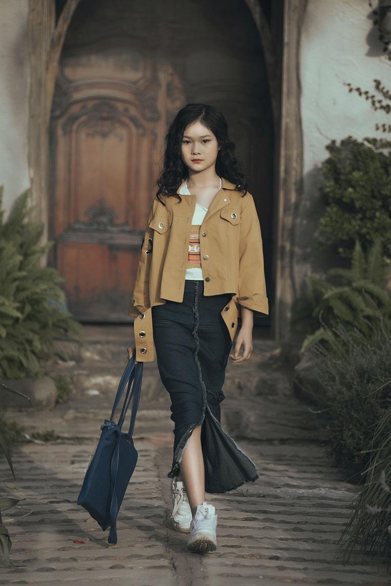 MC Phan Anh cười tít mắt khi dẫn vợ và 3 con đi làm người mẫu - 7
