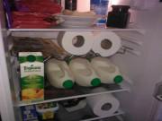 Nhà đẹp - Chị em thi nhau đặt cuộn giấy vệ sinh vào tủ lạnh, hóa ra vì lý do bất ngờ này