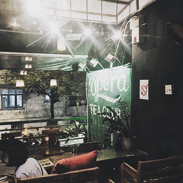 Truy lùng những quán café mở cửa 24/24 để ngắm Sài Gòn về đêm - 1