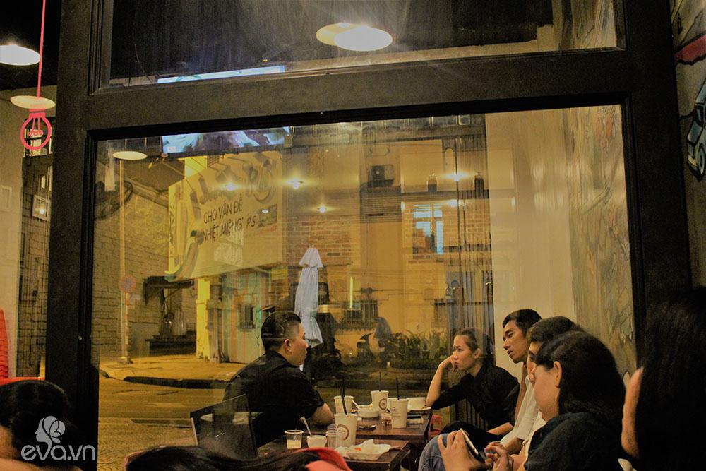 Truy lùng những quán café mở cửa 24/24 để ngắm Sài Gòn về đêm - 8