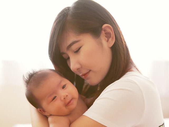 Vì sao nụ hôn của người lớn có thể khiến trẻ sơ sinh viêm màng não?