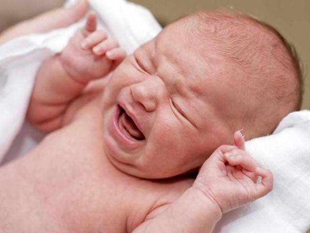 Bé 7 tuần tuổi chết trong khi bú: Người mẹ chia sẻ câu chuyện để không ai mắc sai lầm