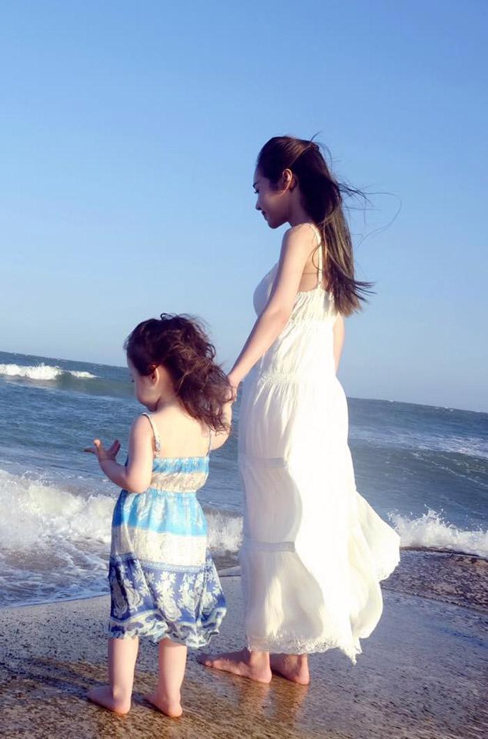 Học Tăng Thanh Hà, Phạm Hương chọn maxi mặc chục năm cũng không lo lỗi mốt! - 12