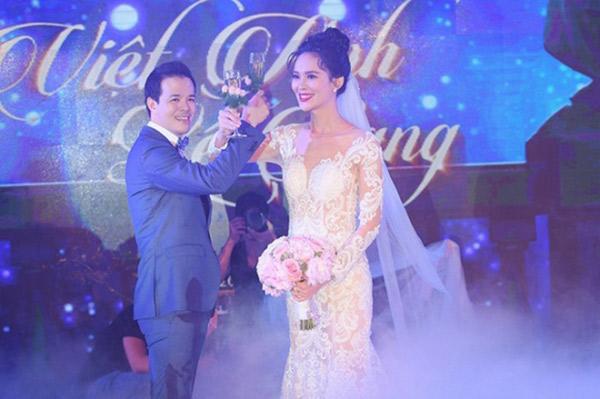 Nàng Hoa hậu gửi clip bế con sau sinh, chồng đại gia xem xong say đắm vì dáng đẹp - 2