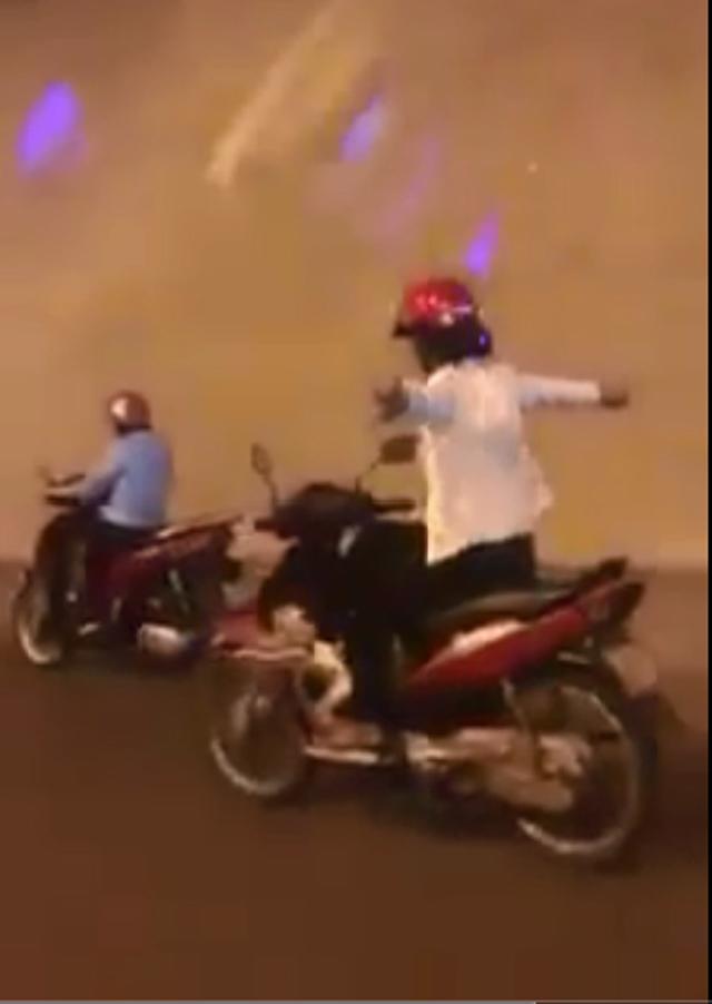 Nữ quái xế buông cả 2 tay đổ dốc trong hầm Kim Liên khiến người đi đường khiếp vía - 2