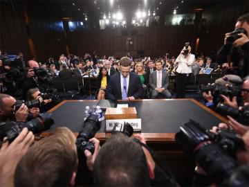 Mark Zuckerberg thừa nhận Facebook lưu trữ thông tin người dùng, có thể ra phiên bản trả phí