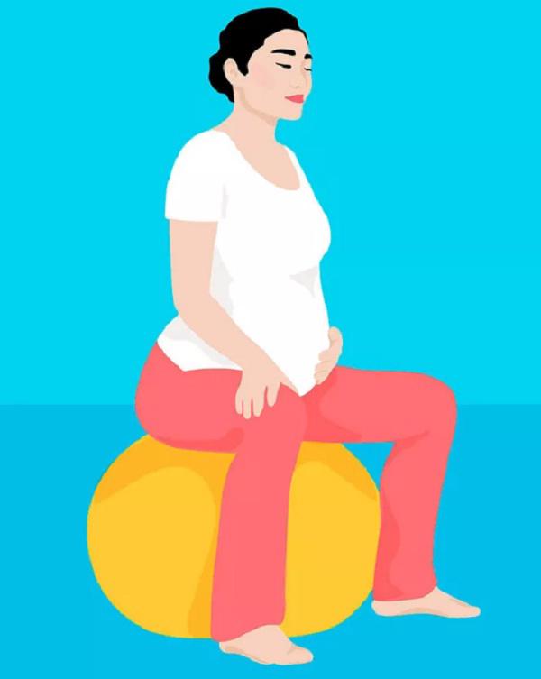 Đang sợ đẻ, mẹ bầu hãy học ngay 10 tư thế giúp tử cung mở nhanh, dễ sinh con này! - 2