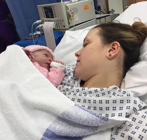 Lại thêm một bà mẹ mang thai con 3kg mà không biết khiến cư dân mạng thốt lên amp;#34;Bó tay!amp;#34; - 2