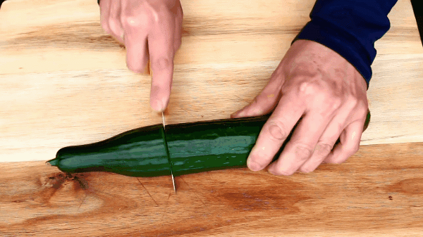 Đĩa ăn sang chảnh hẳn lên nhờ mẹ đảm tung chiêu trang trí dưa chuột hình phượng hoàng - 1
