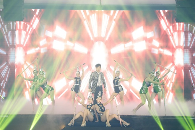 Mỹ nhân khoe sắc trong đêm tôn vinh những ‘Bông hồng Quyền lực’ - 12