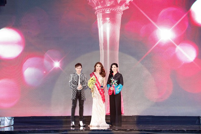 Mỹ nhân khoe sắc trong đêm tôn vinh những ‘Bông hồng Quyền lực’ - 7