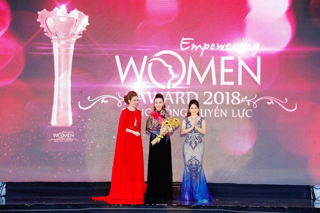 Mỹ nhân khoe sắc trong đêm tôn vinh những ‘Bông hồng Quyền lực’ - 9