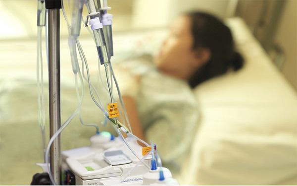 Cứ ngỡ rong kinh, mẹ 3 con amp;#34;sốc nặngamp;#34; khi bác sĩ tuyên bố mắc bệnh 1000 người có một - 2
