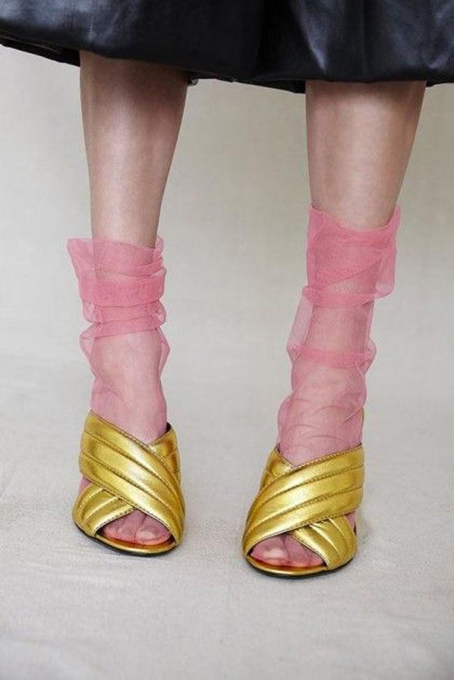 Tròn mắt trước những sở thích đi tất của các tín đồ thời trang - 10