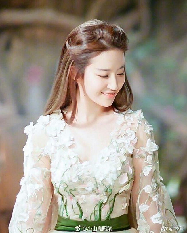 amp;#34;Thần tiên tỉ tỉamp;#34; Lưu Diệc Phi tiết lộ bí quyết chăm sóc da mềm mịn, amp;#34;nuôi lớnamp;#34; vòng 1 - 11