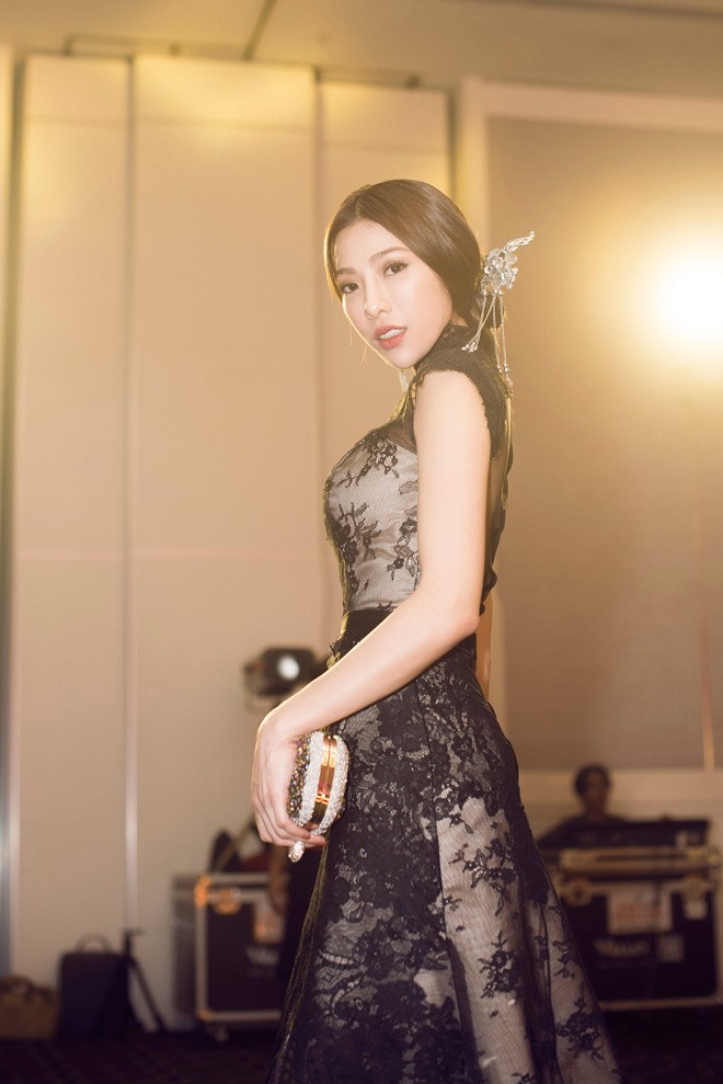 Á hậu Yuting Teng tự tin trình diễn thời trang trên sân khấu Bông hồng Quyền lực - 10