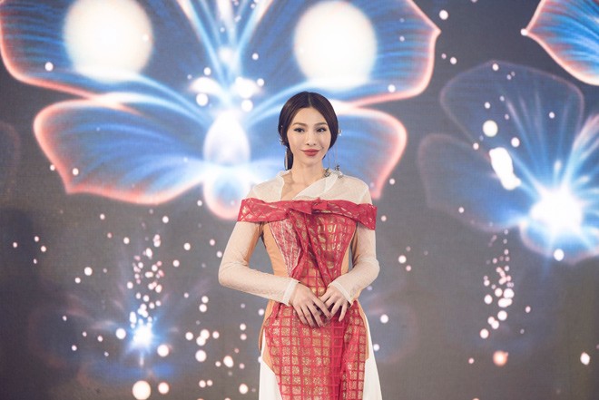 Á hậu Yuting Teng tự tin trình diễn thời trang trên sân khấu Bông hồng Quyền lực - 3