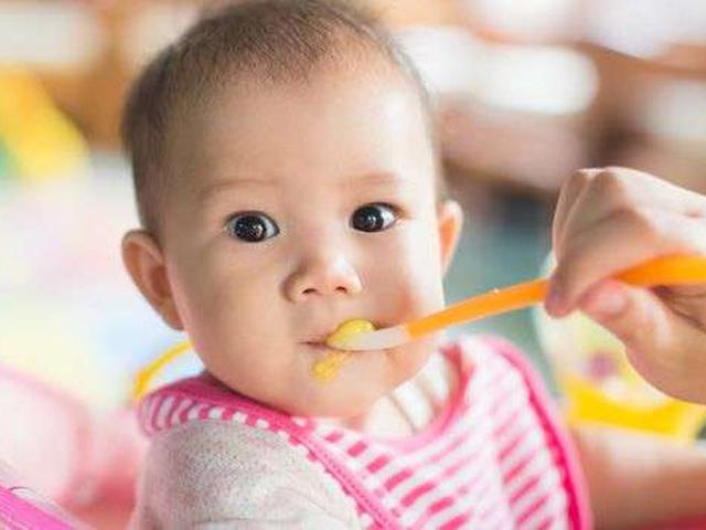 Chuyên gia Viện dinh dưỡng mách mẹ cách chọn thực phẩm và nấu món ăn dặm cho con