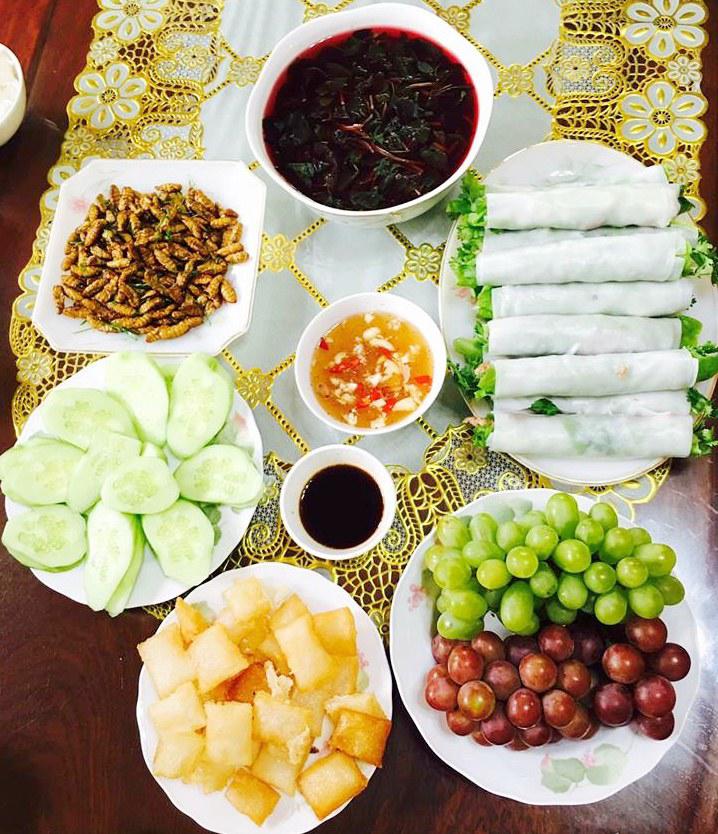 Dâu đảm 3 con miệt mài vào bếp nấu ăn làm hài lòng gia đình chồng amp;#34;tứ đại đồng đườngamp;#34; - 2