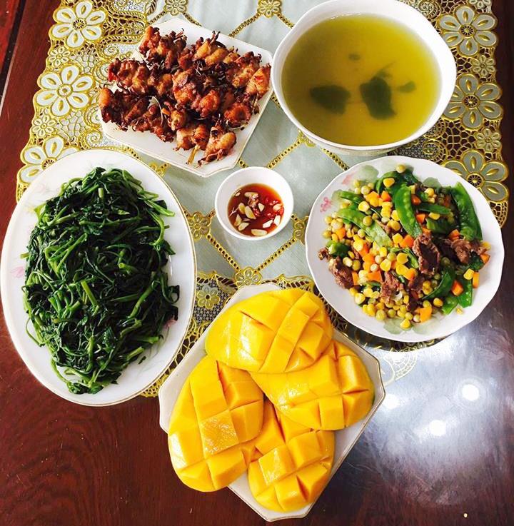 Dâu đảm 3 con miệt mài vào bếp nấu ăn làm hài lòng gia đình chồng amp;#34;tứ đại đồng đườngamp;#34; - 8