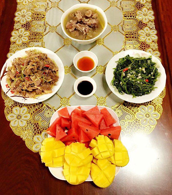 Dâu đảm 3 con miệt mài vào bếp nấu ăn làm hài lòng gia đình chồng amp;#34;tứ đại đồng đườngamp;#34; - 18