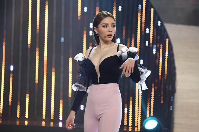 Lại Văn Sâm bất ngờ xuất hiện giữa màn nhảy nhót gợi cảm của Kỳ Duyên, Hari Won - 10