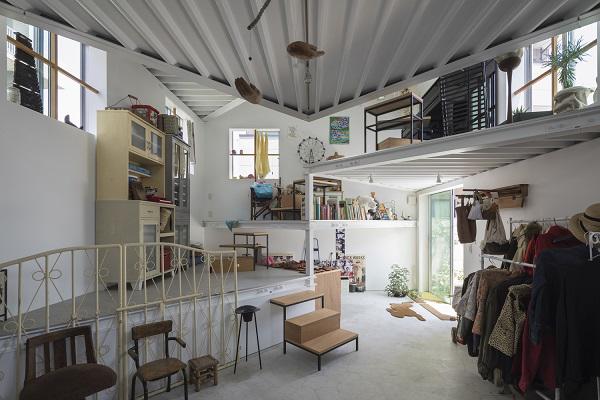 can nha nhin ngoai chi 2 tang, ben trong co den... 13 tang, ai nhin cung thot len: qua dep! - 8