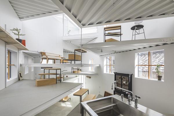 can nha nhin ngoai chi 2 tang, ben trong co den... 13 tang, ai nhin cung thot len: qua dep! - 7