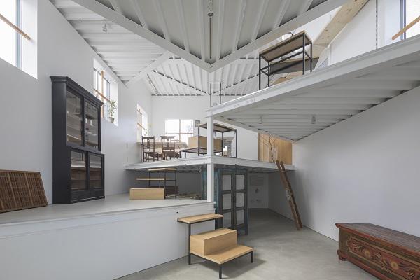 can nha nhin ngoai chi 2 tang, ben trong co den... 13 tang, ai nhin cung thot len: qua dep! - 6