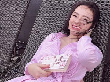 Cách phối đồ ngọt như kẹo của "Tiểu thư màu hồng" Angela Phương Trinh