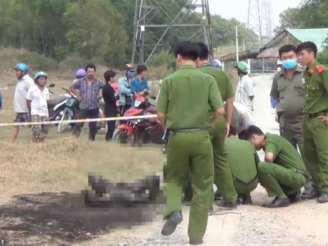 Kinh hoàng phát hiện thi thể người phụ nữ cháy đen ở bãi đất trống