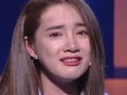 Làng sao - Nhã Phương bồi hồi rơi nước mắt khi nói về người quan trọng nhất cuộc đời