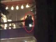 Tin trong nước - Clip đôi bạn trẻ thản nhiên “diễn cảnh nóng” trong quán trà sữa khiến MXH dậy sóng