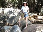 Thời trang - Trời quá nóng, đến biểu tượng thời trang như Hồ Ngọc Hà cũng chịu thua