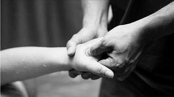 Vượt cạn đau như amp;#34;chết đi sống lạiamp;#34;, chồng nên làm gì để giúp vợ? - 2