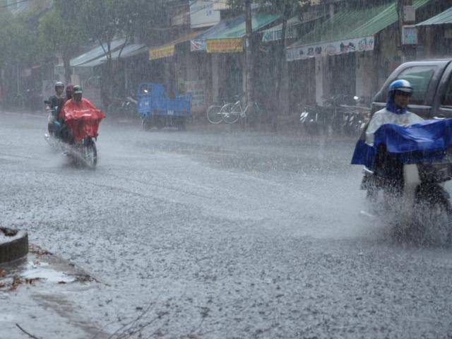 Tin thời tiết 15/4: Mưa to và dông trên diện rộng, có thể mưa đá, gió giật mạnh