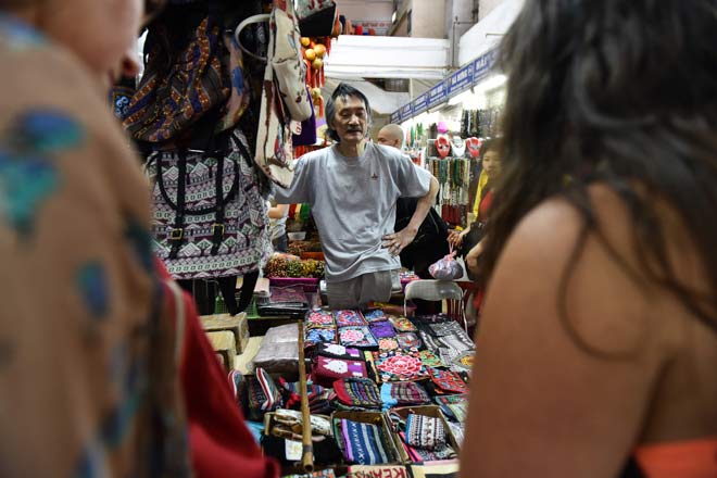 Khám phá ngôi chợ có tuổi đời lâu nhất Thủ đô - 11